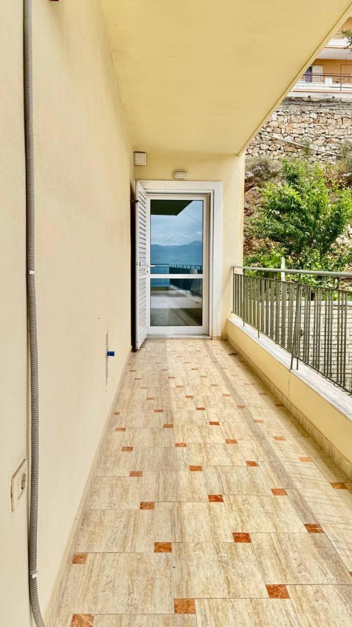 Colorful Sea View Apartment Sarande Ngoại thất bức ảnh
