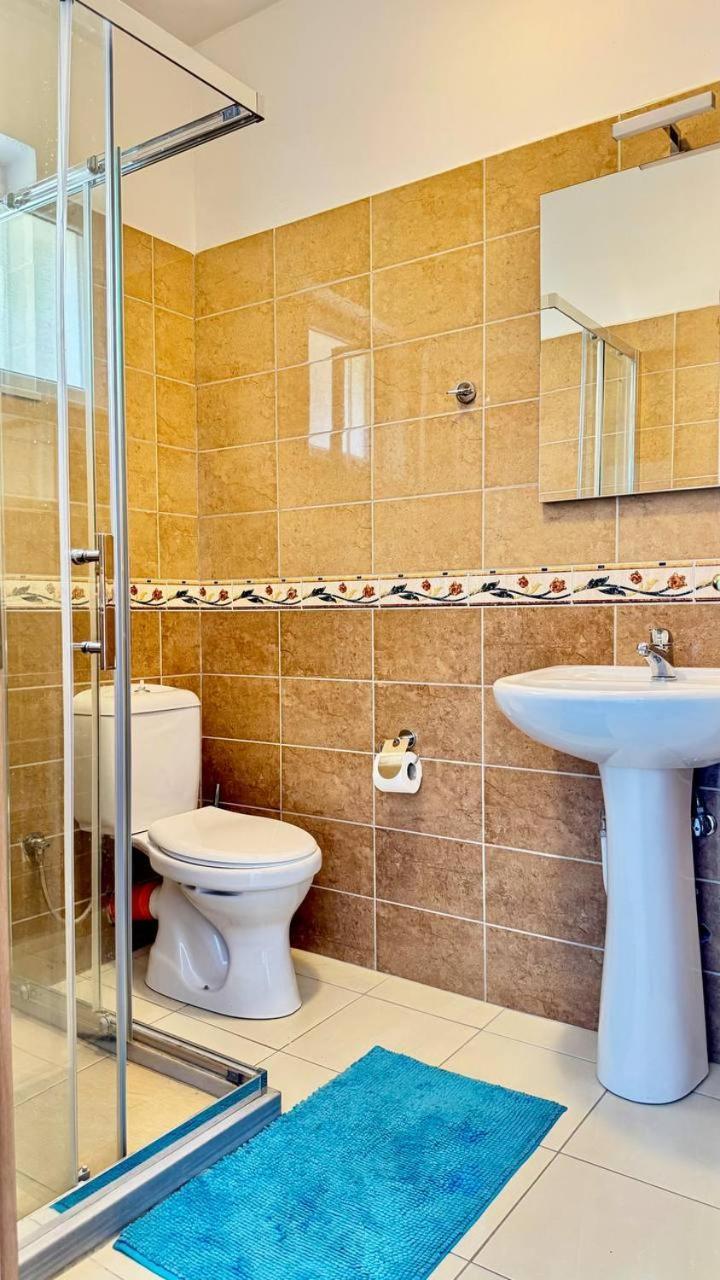 Colorful Sea View Apartment Sarande Ngoại thất bức ảnh