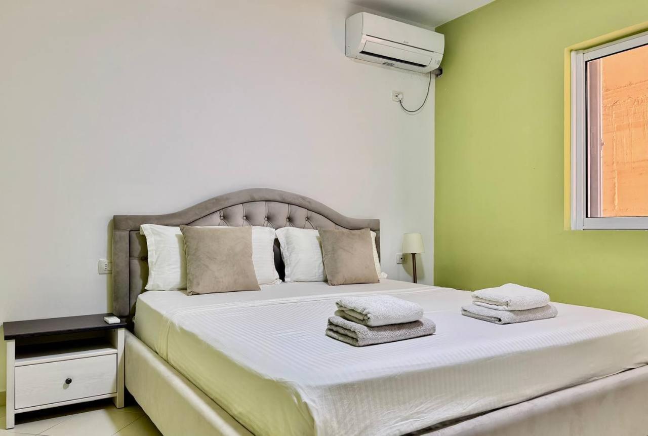Colorful Sea View Apartment Sarande Ngoại thất bức ảnh